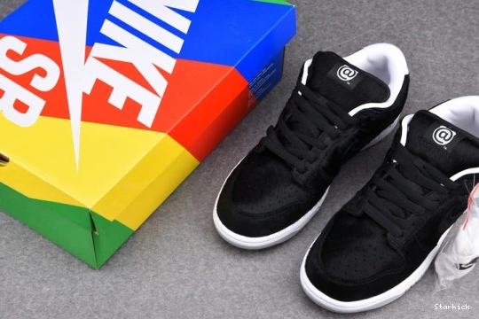 Toy (2020) Low Dunk Nike Medicom CZ5127-001 SB 0824